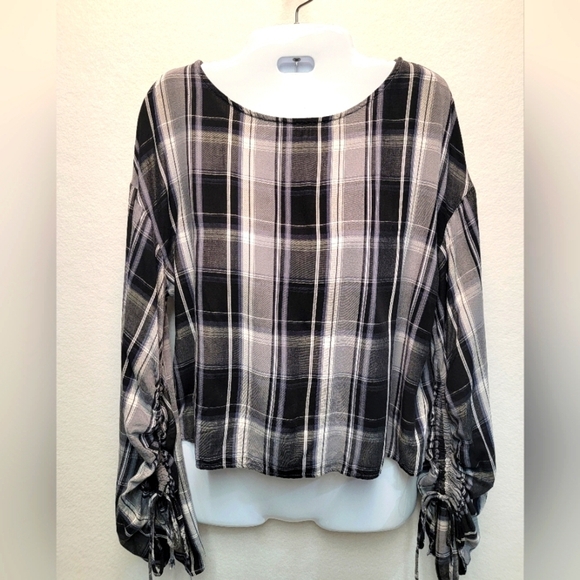 URBAN OUTFITTERS Women's Size Large Round Neckline Long Sleeve w/ drawstrings - Picture 1 of 10